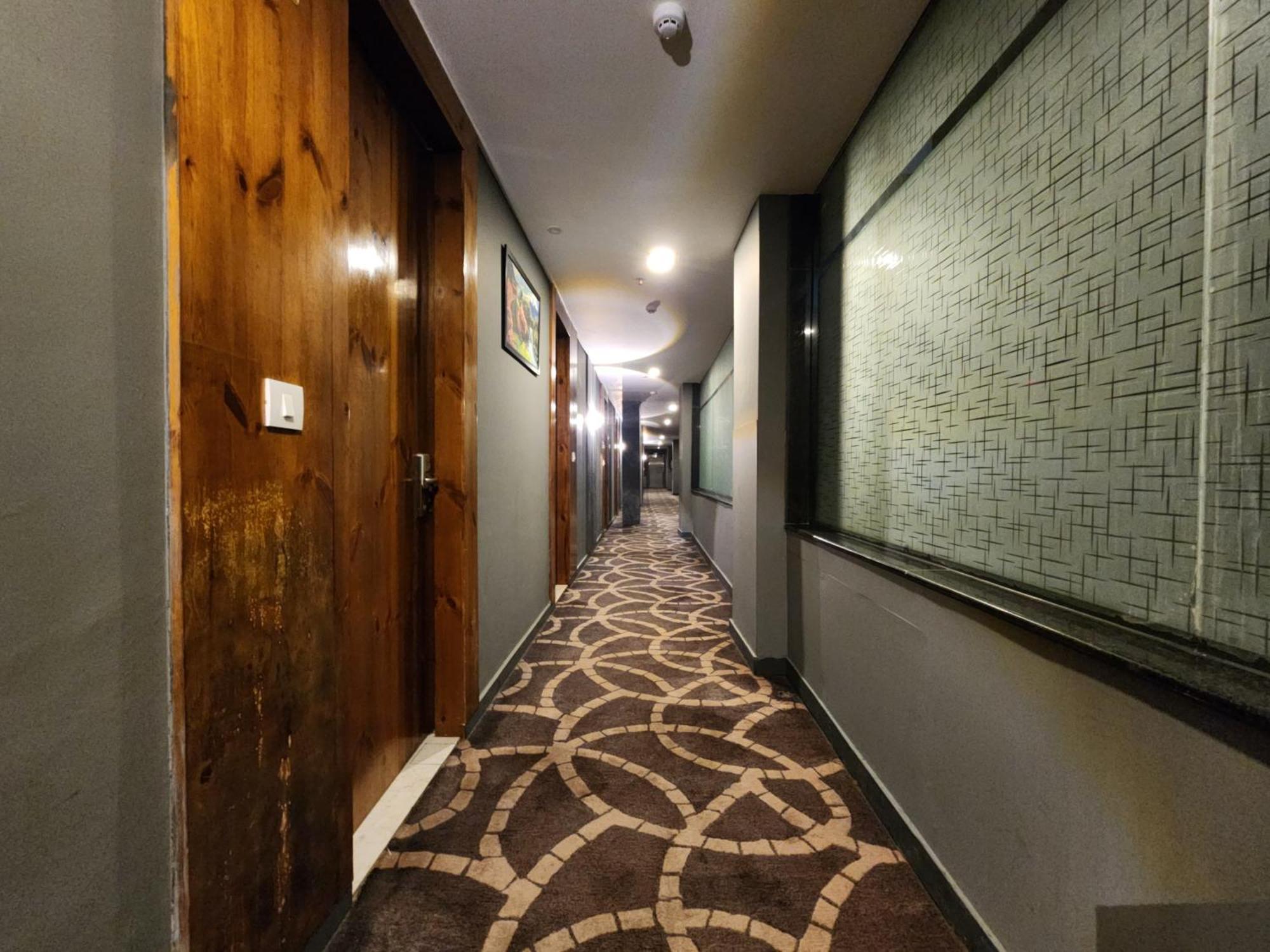 Golden Fern Resort Shimla Exterior photo